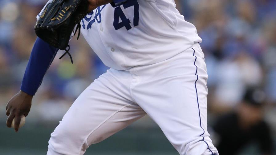 Johnny Cueto lanza blanqueada en su debut en casa con los Reales de Kansas City