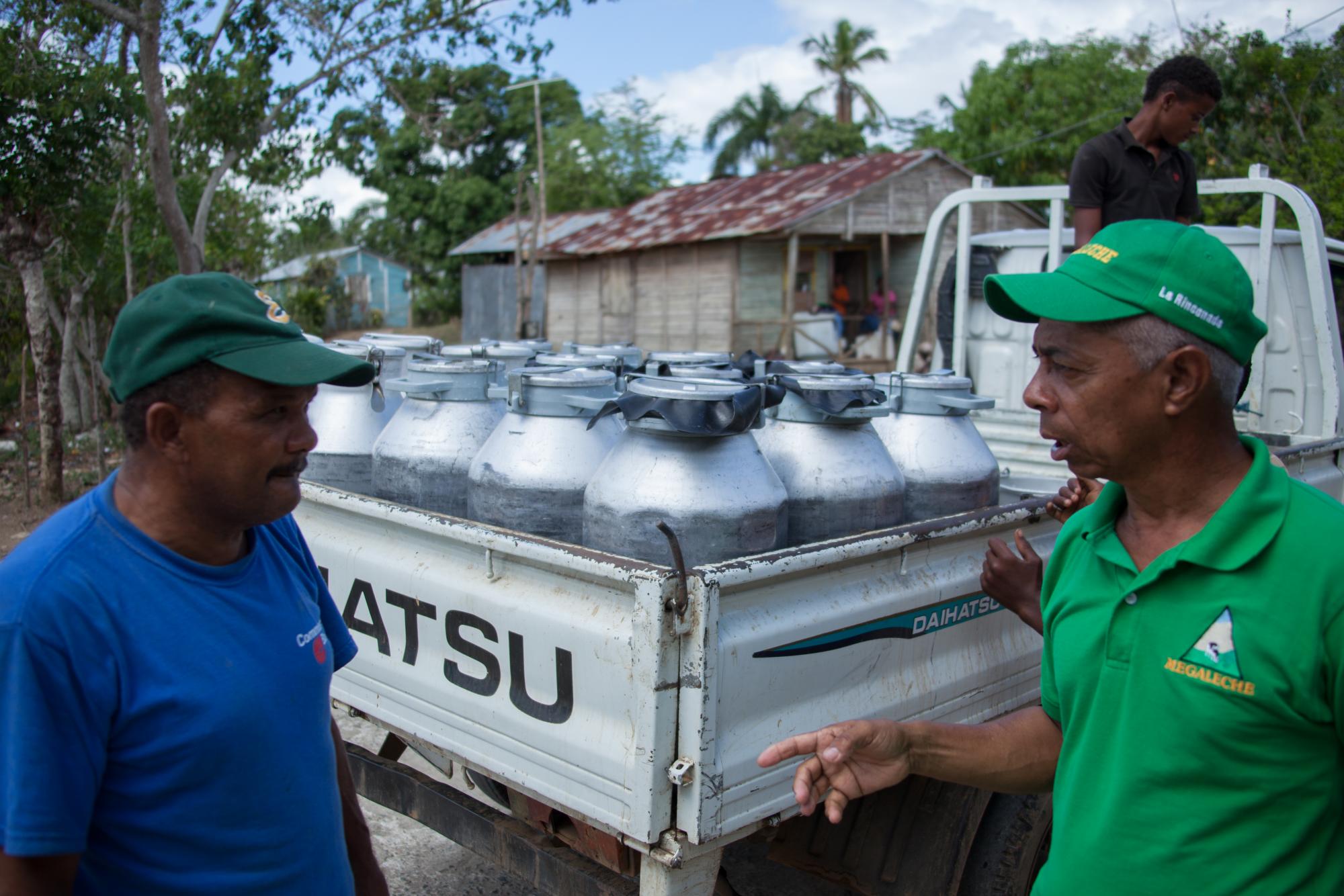 Francis Miguel Aybar y Eligio Carela hablaban de los planes de contingencia para la sequía.