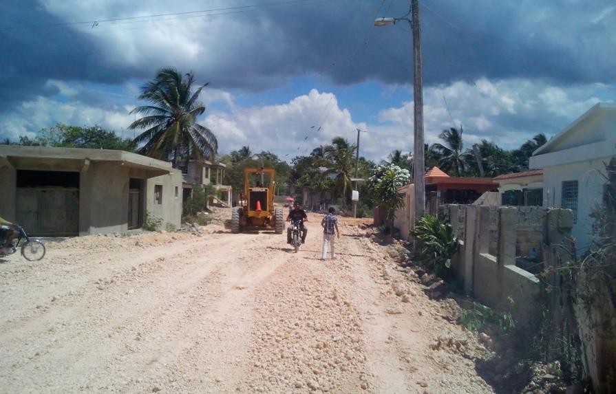 Priorizan reparaciones de calles en distrito La Caleta