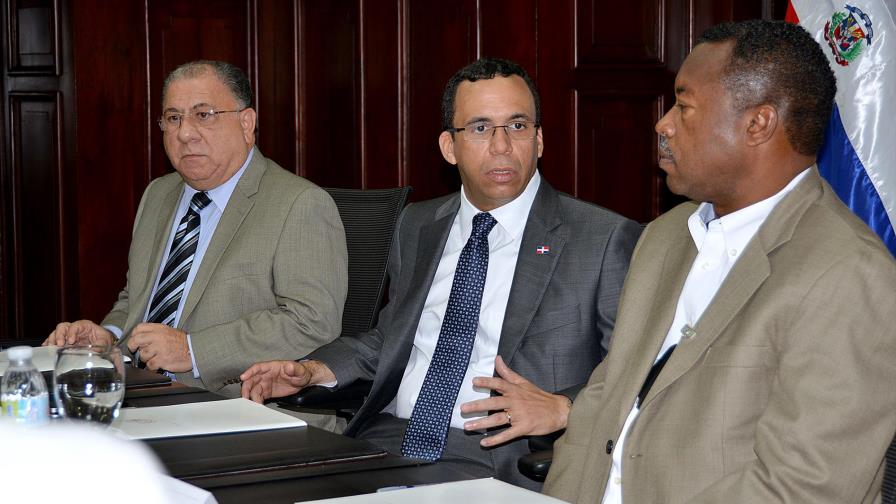 Cancillería gestionará con Haití la seguridad de camioneros en paro Cancillería gestionará con Haití la seguridad de camioneros en paro