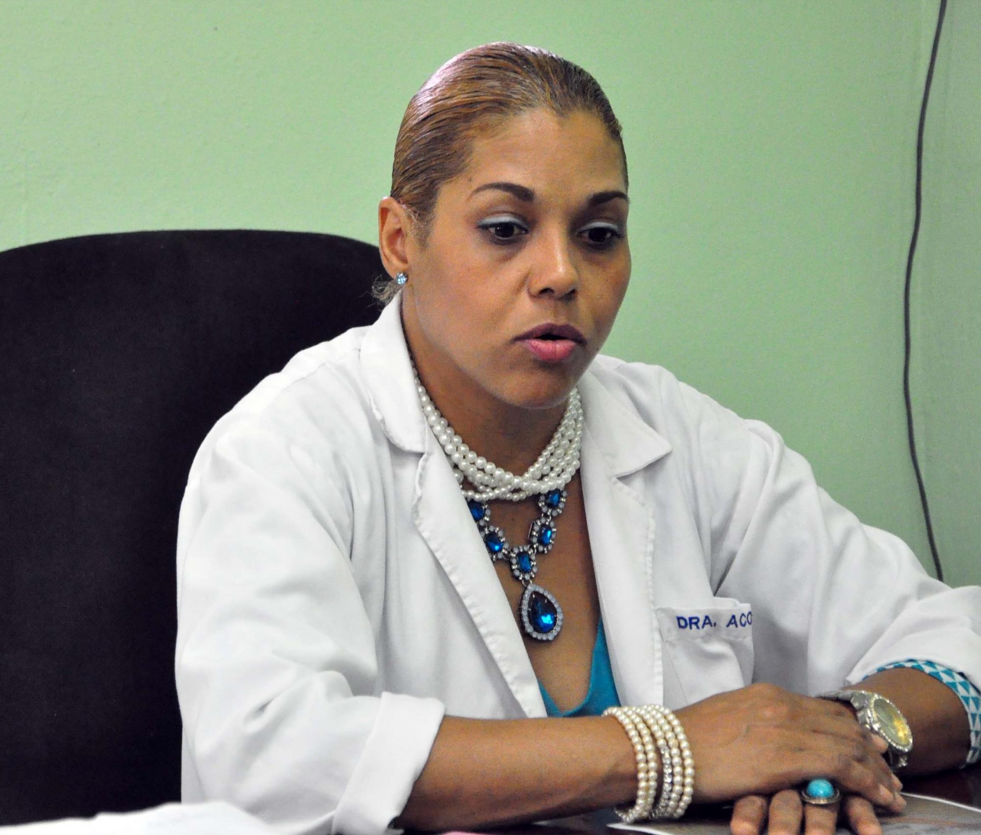 Doctora Caridad Acosta Guzmán, directora del hospital.