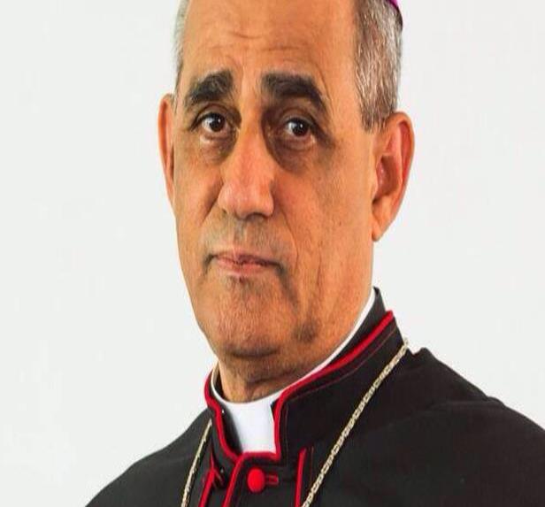 Arzobispo de Santiago denuncia plan contra las familias