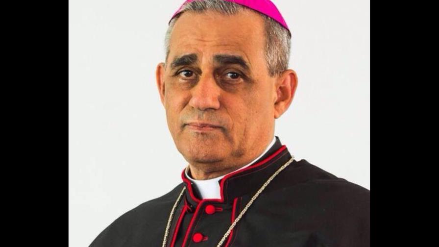 Arzobispo de Santiago denuncia plan contra las familias