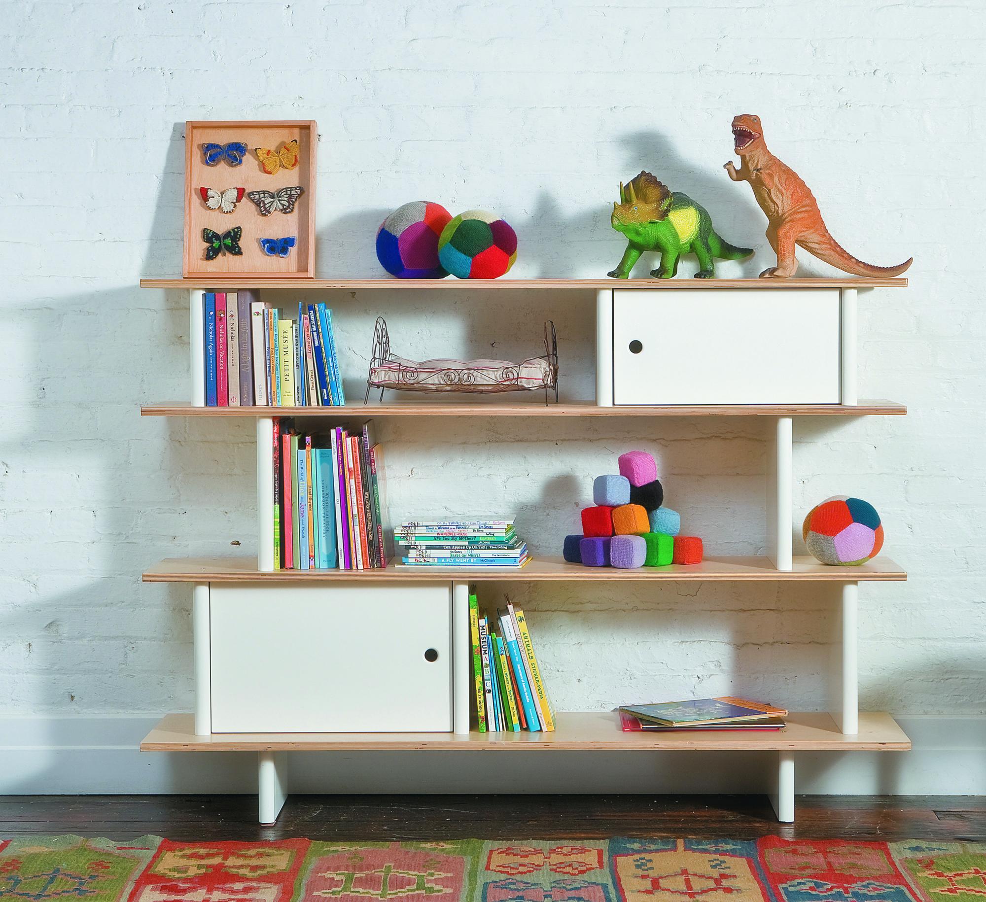 La empresa Oeuf cuenta con un mueble llamado ‘Mini librería’, libre de compuestos orgánicos volátiles (COV), con adhesivos no tóxicos y pintura a base a agua.