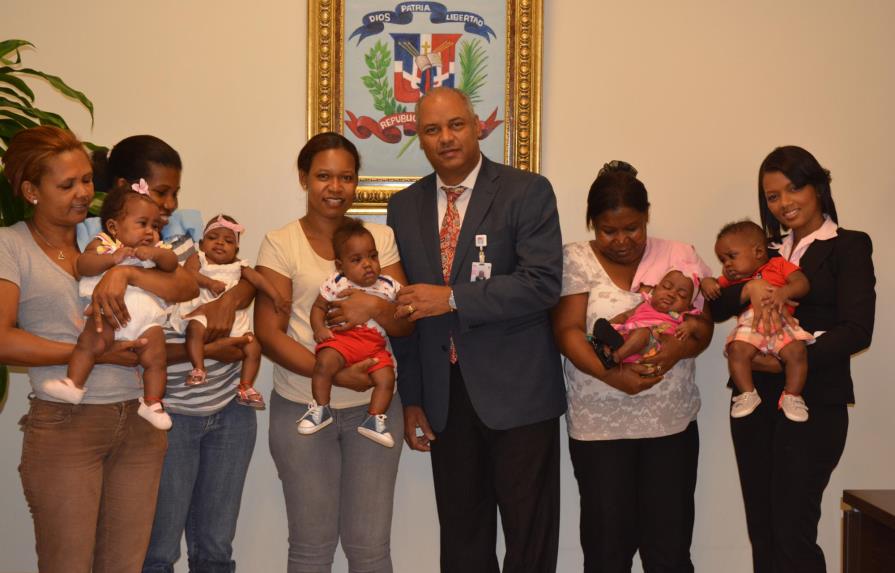 Quintillizos nacidos en Hospital Reynaldo Almánzar muestran un desarrollo satisfactorio