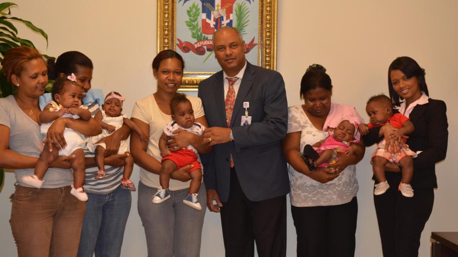 Quintillizos nacidos en Hospital Reynaldo Almánzar muestran un desarrollo satisfactorio Quintillizos nacidos en Hospital Reynaldo Almánzar muestran un desarrollo satisfactorio