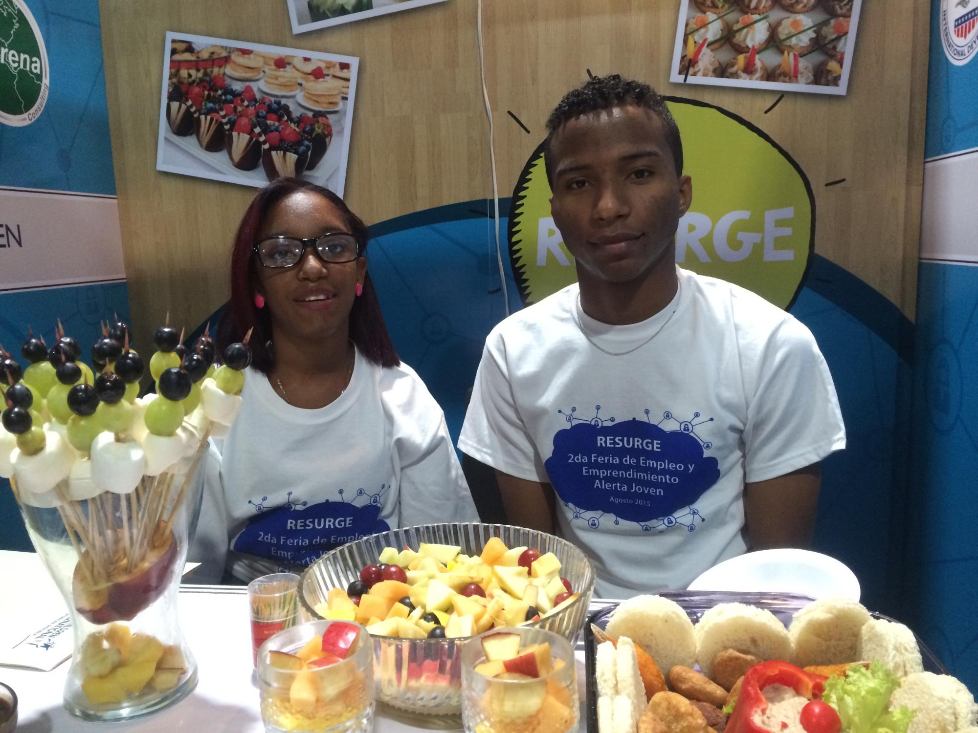 Anyara Madrigal y Marcos González quieren funda una empresa de bocadillos.