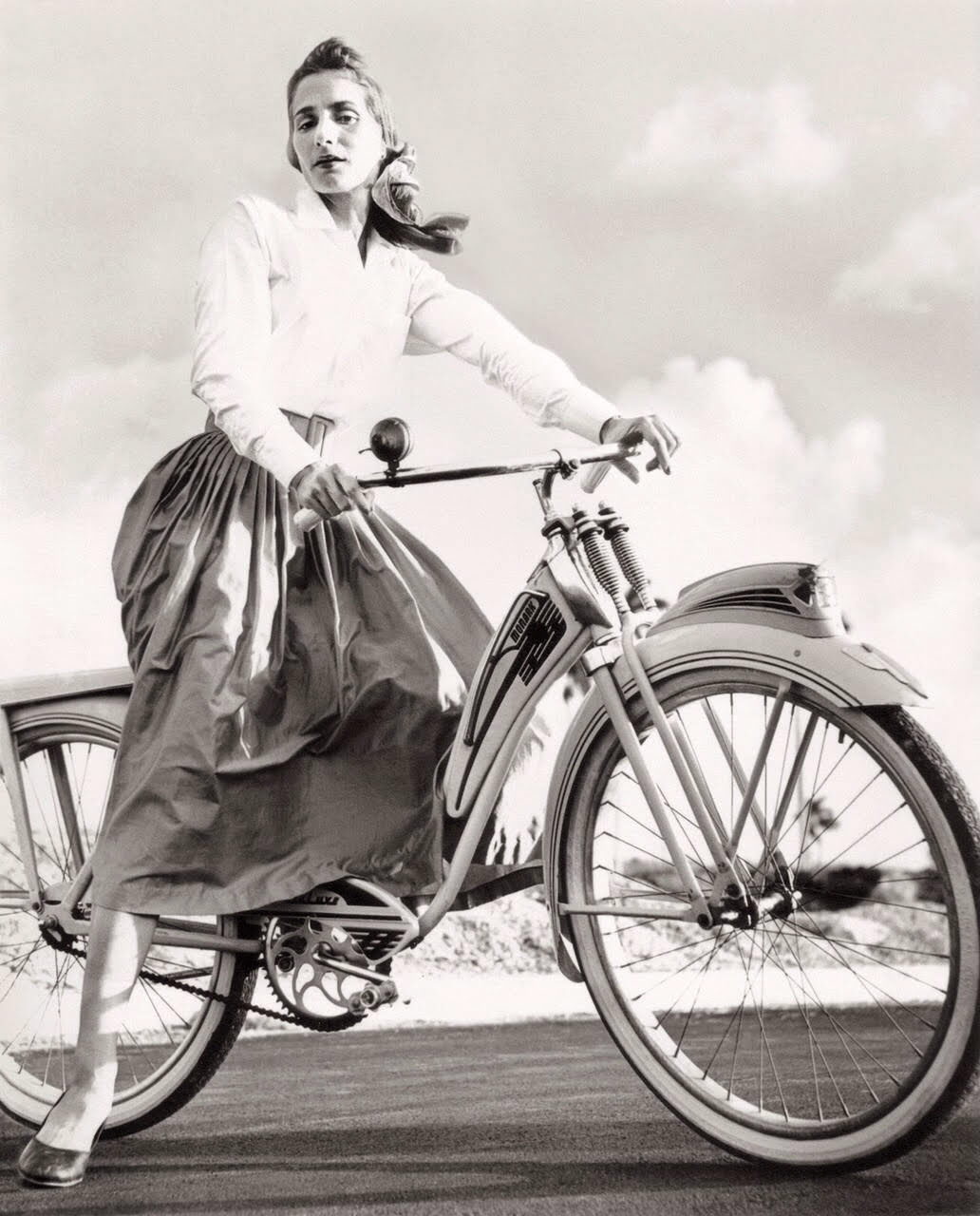 Reproducción de una fotografía del cubano Alberto Díaz Gutiérrez, Korda, cedida por el Centro Cultural Borges. Las mujeres, la revolución y el mar fueron las tres pasiones del fotógrafo cubano, que protagoniza una muestra que puede verse en el Centro Cultural Borges, de Buenos Aires, hasta el 13 de septiembre. La hija de Korda, Diana Díaz López, afirmó a Efe que, a diferencia de la creencia popular, es el mar y no el ron el tercer amor del fotógrafo, que dejó postales icónicas de la revolución comunista en Cuba. Reproducción de una fotografía del cubano Alberto Díaz Gutiérrez, Korda, cedida por el Centro Cultural Borges. Las mujeres, la revolución y el mar fueron las tres pasiones del fotógrafo cubano, que protagoniza una muestra que puede verse en el Centro Cultural Borges, de Buenos Aires, hasta el 13 de septiembre. La hija de Korda, Diana Díaz López, afirmó a Efe que, a diferencia de la creencia popular, es el mar y no el ron el tercer amor del fotógrafo, que dejó postales icónicas de la revolución comunista en Cuba.