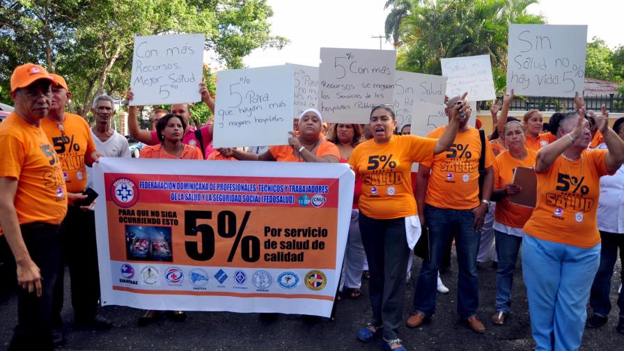 Gremios de Santiago reclaman asignación del 5 % del PIB para el sector salud 