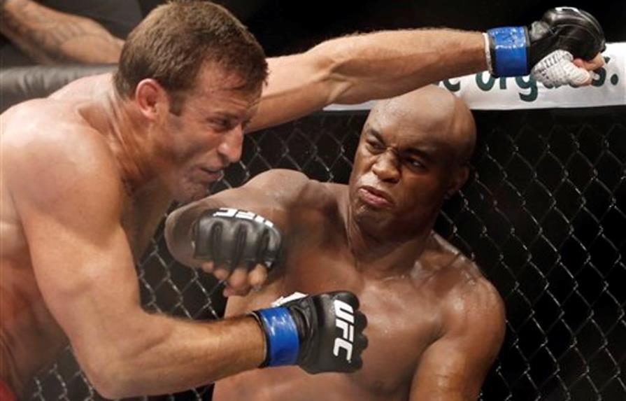 Excampeón de UFC Anderson Silva suspendido por esteroides