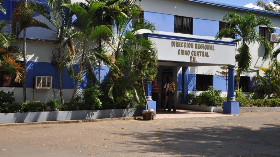 Acusan a policías de Santiago de robar más de 15 mil dólares a joven pelotero Acusan a policías de Santiago de robar más de 15 mil dólares a joven pelotero