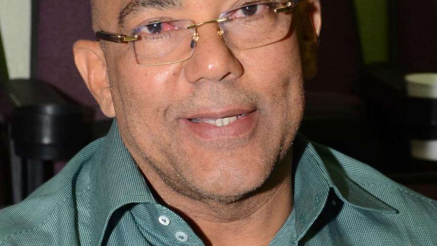 Freddy Gómez, domina el Gallero del Mes