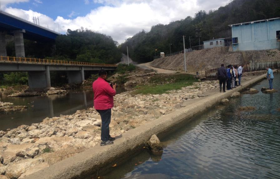 Crisis de agua afecta a la población de La Romana