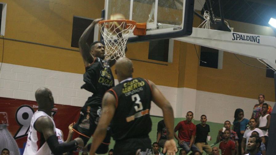 José Horacio gana serie regular básquet de Moca; la Cancha con esperanzas