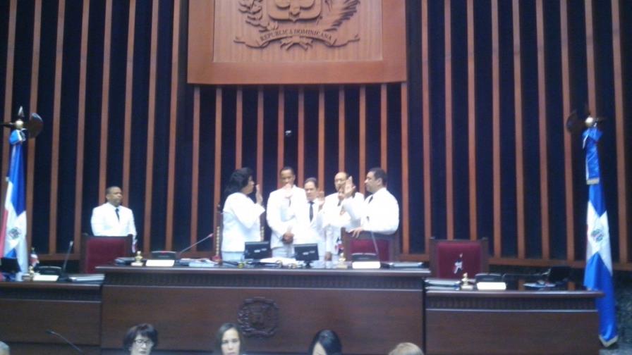 Cristina Lizardo jura como presidenta del Senado por segunda vez consecutiva Cristina Lizardo jura como presidenta del Senado por segunda vez consecutiva