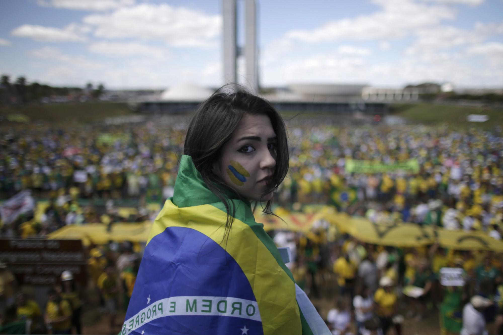 Oposición protesta por las calles de Brasil contra Rousseff