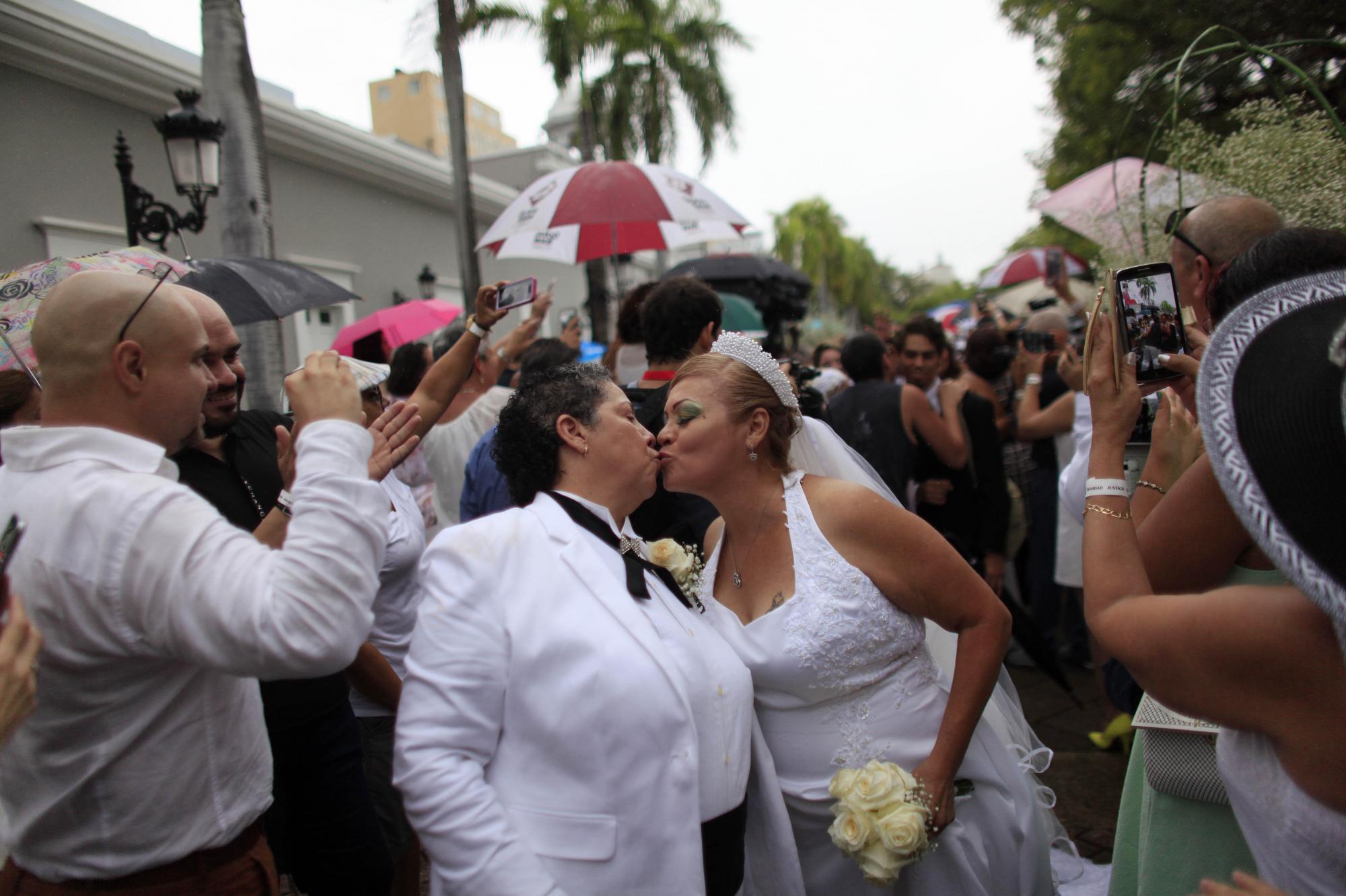 Los nuevos matrimonios se beneficiarán de los mismos derechos con que cuentan las parejas heterosexuales como realizar conjuntamente las declaraciones sobre ingresos, los derechos de pensiones y el de herencia, tal y como estipula el Código Civil de Puerto Rico.