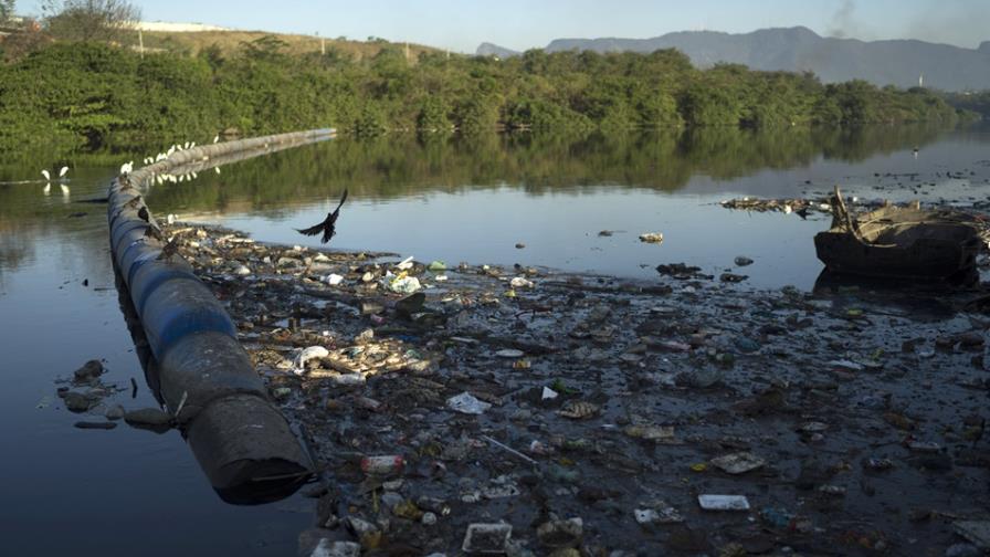 Llaman a tener cuidado con el agua contaminada en Río de Janeiro