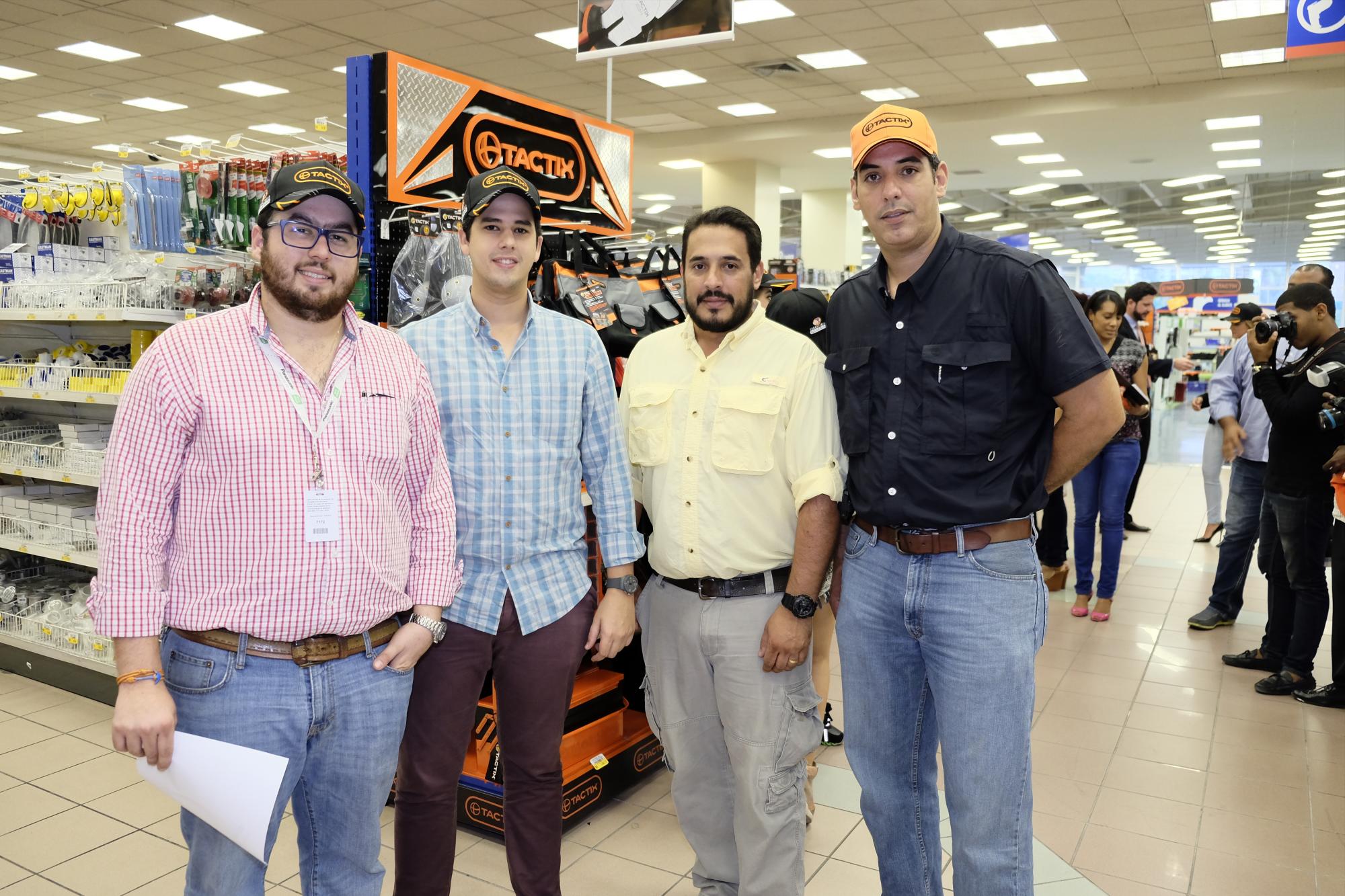 Raúl y Eduardo Rodríguez, Geissber Giménez y Augusto Sención.