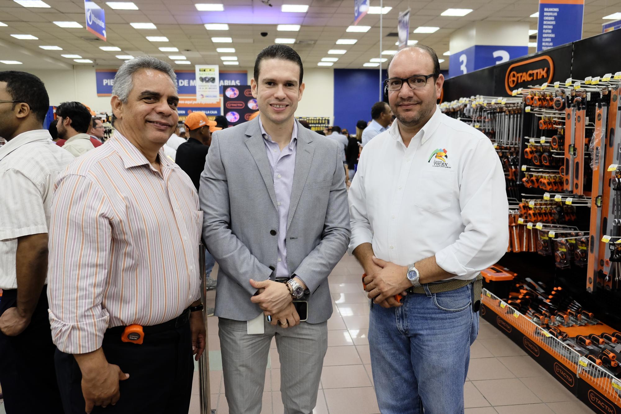 Frank Abreu, Mark y Oscar González.