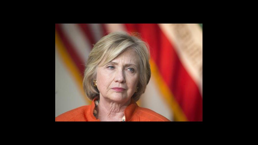 Departamento de Estado dice que en 305 correos de Hillary Clinton figuran posibles datos secretos