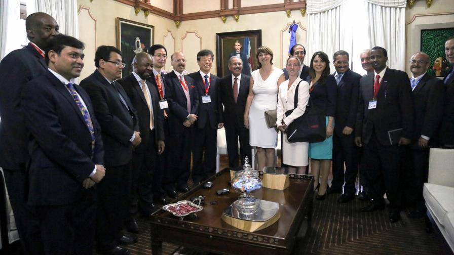 Presidente Medina recibe visita de representantes de Asociación Mundial de Órganos Electorales Presidente Medina recibe visita de representantes de Asociación Mundial de Órganos Electorales