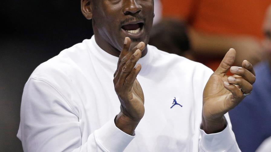 Michael Jordan testifica en demanda contra supermercado por diez millones de dólares