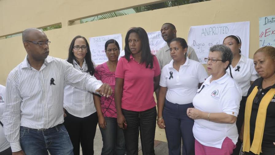 Técnicos docentes de Educación se mantienen en paro indefinido
