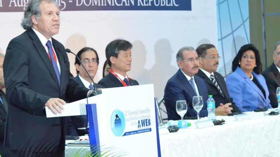 Diversas personalidades reaccionan ante disculpas del secretario general de la OEA  