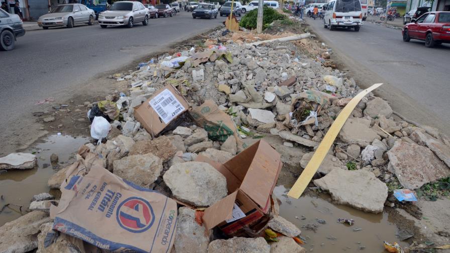 ADN amenaza con someter a la justicia a quienes boten escombros en espacios públicos