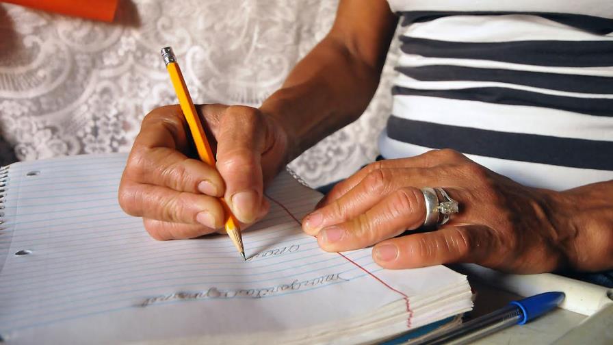 Reinsertan a 45,128 personas que desertaron del plan de alfabetización