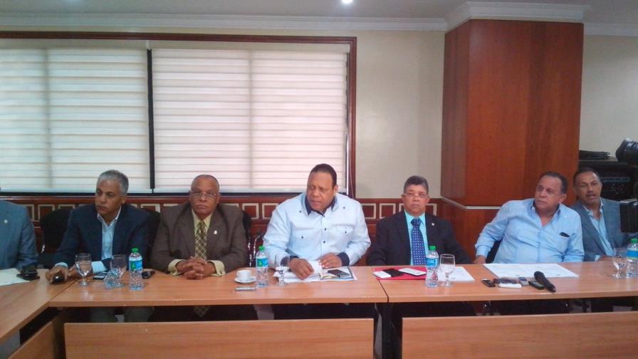 Comisión priorizará ley de agua; pide a Bautista revisar permisos ambientales