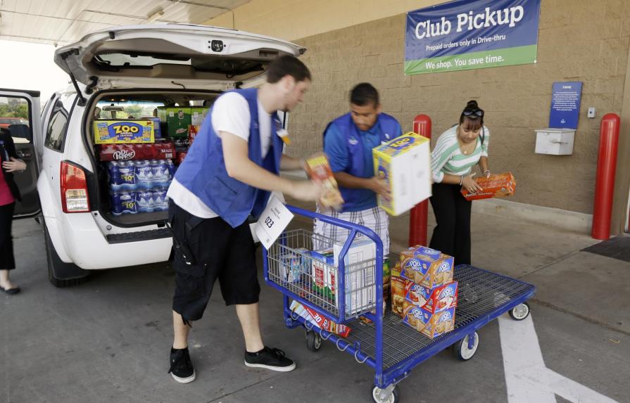 Walmart recorta su pronóstico de ganancias 