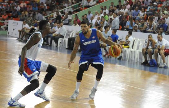 A coach Atkinson le preocupa la defensa de la Selección Nacional de Baloncesto