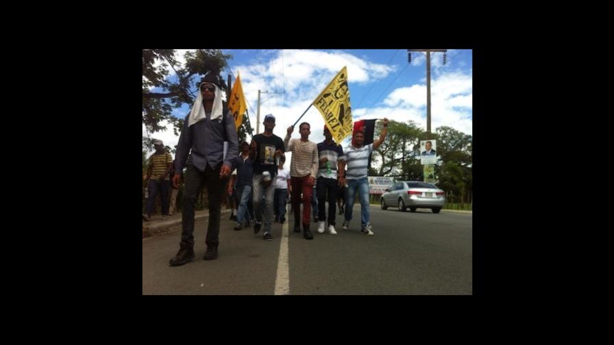 Estudiantes de la UASD inician marcha de 143 kilómetros contra el Proyecto Ley de Examen de Competencia Médica