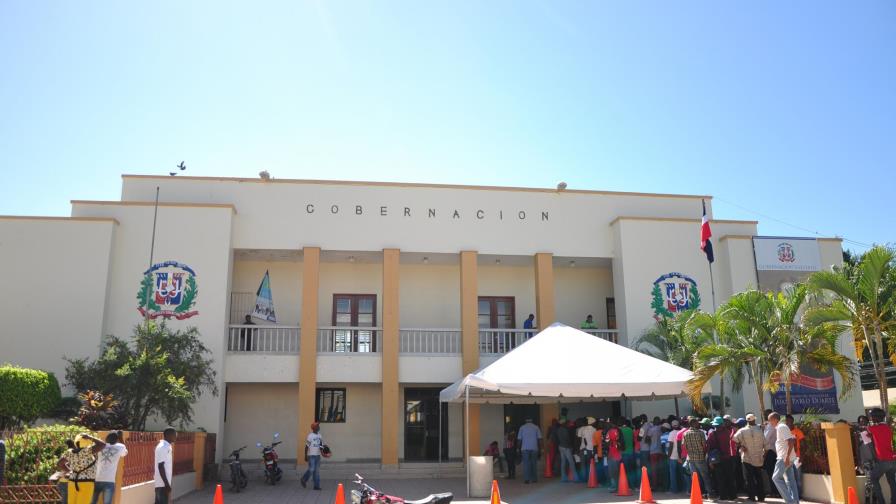 Haitianos siguen depositando documentos en gobernaciones provinciales del Noroeste