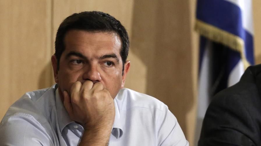 Tsipras dimitirá hoy luego de estrenar el rescate que desató un terremoto en Syriza