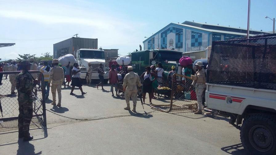 Fenatrado intentará otra vez hoy reunirse con las autoridades de Haití
Fenatrado levanta bloqueo para permitir mercado de Dajabón; buscan reunión con autoridades haitianas