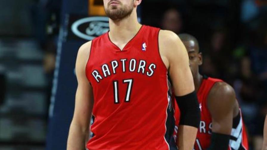 Los Raptors extienden 4 años contrato de Jonas Valanciunas 