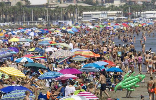 España supera su mejor récord histórico en turismo con la llegada de 38 millones este año 