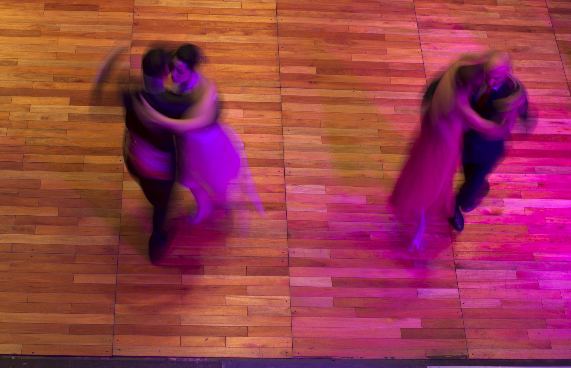 Parejas compiten en el mundial de tango en Buenos Aires