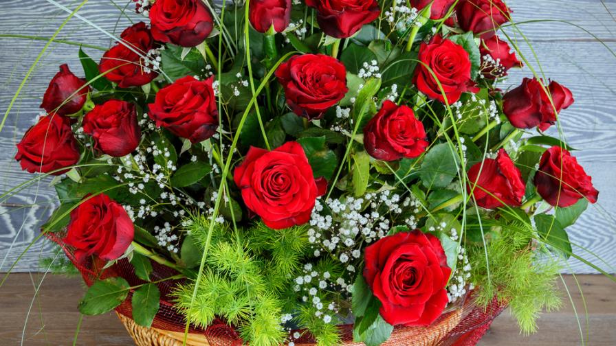 Hallan cocaína y heroína entre envíos de flores en el aeropuerto de Miami 