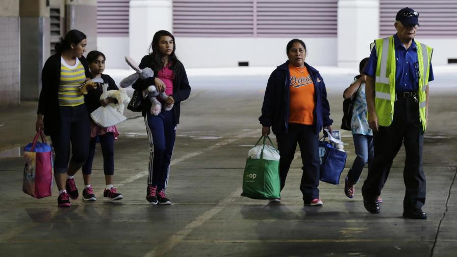 Padres inmigrantes de hijos nacidos en EE.UU. exigen actas de nacimiento