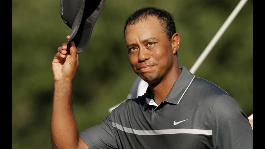 Tiger Woods comparte la punta en el Wyndham de golf Tiger Woods comparte la punta en el Wyndham de golf