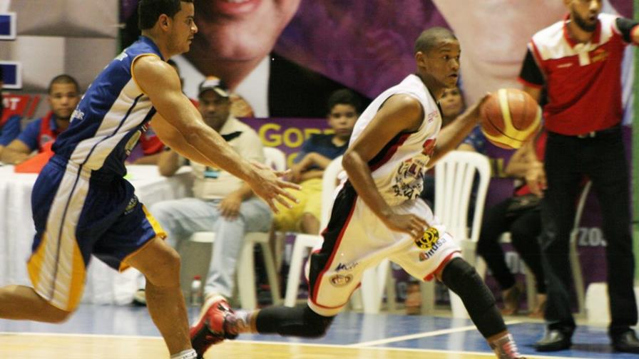 San Sebastián pega primero en semifinal básquet Moca