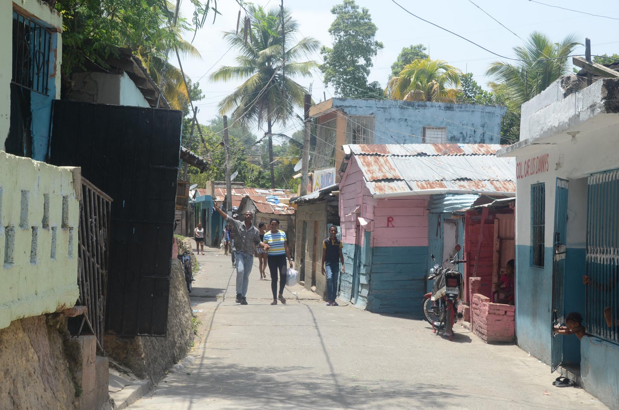 Callejones y cañadas del sector La Barquita en Santo Domingo Oeste. 