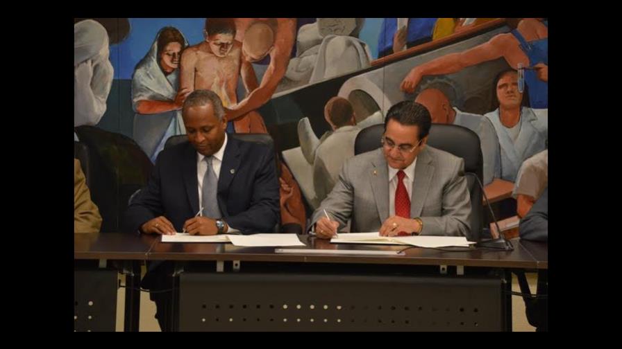 La Contraloría y la UASD firman un convenio para dar inicio a pasantías