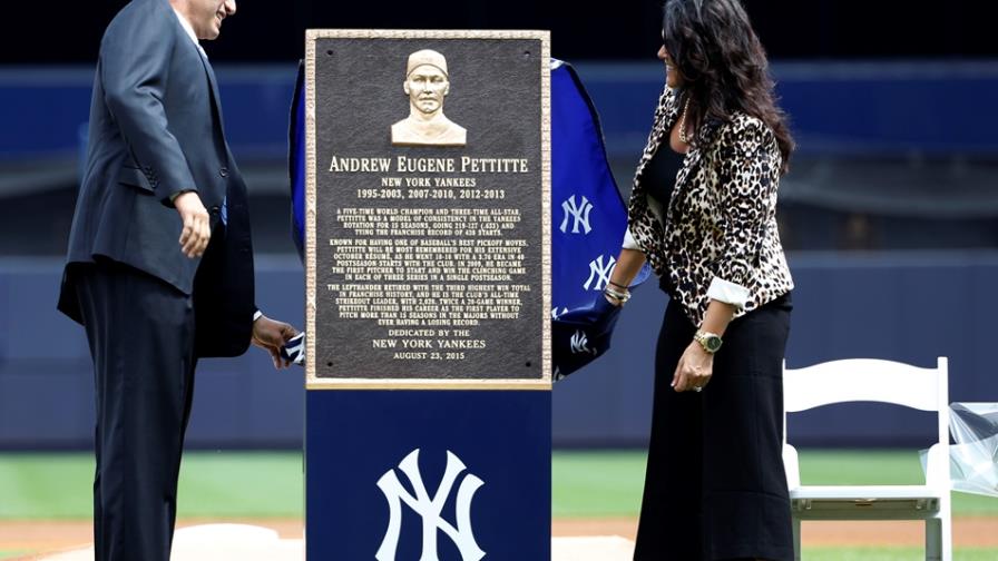 Yanquis de Nueva York retira número de Andy Pettitte en homenaje 