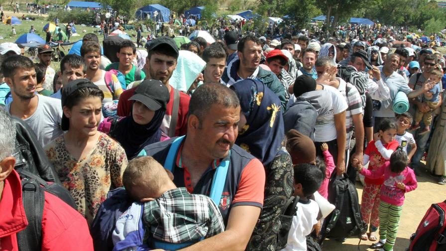 Calma en frontera de Macedonia y Grecia mientras sigue llegada de refugiados
