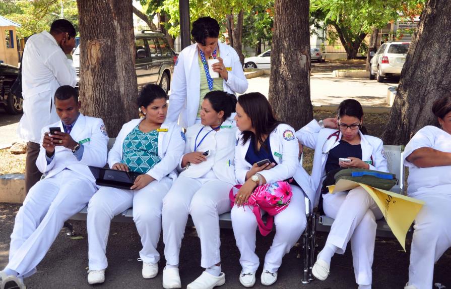 Médicos y enfermeras del IDSS inician paro por 48 horas